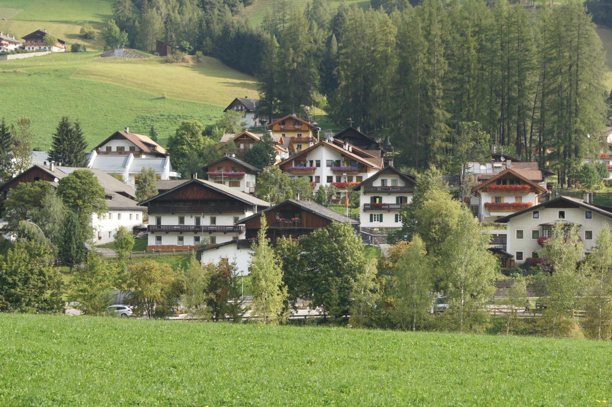 Ferienwohnungen Am Laerchenweg Sexten Exteriör bild